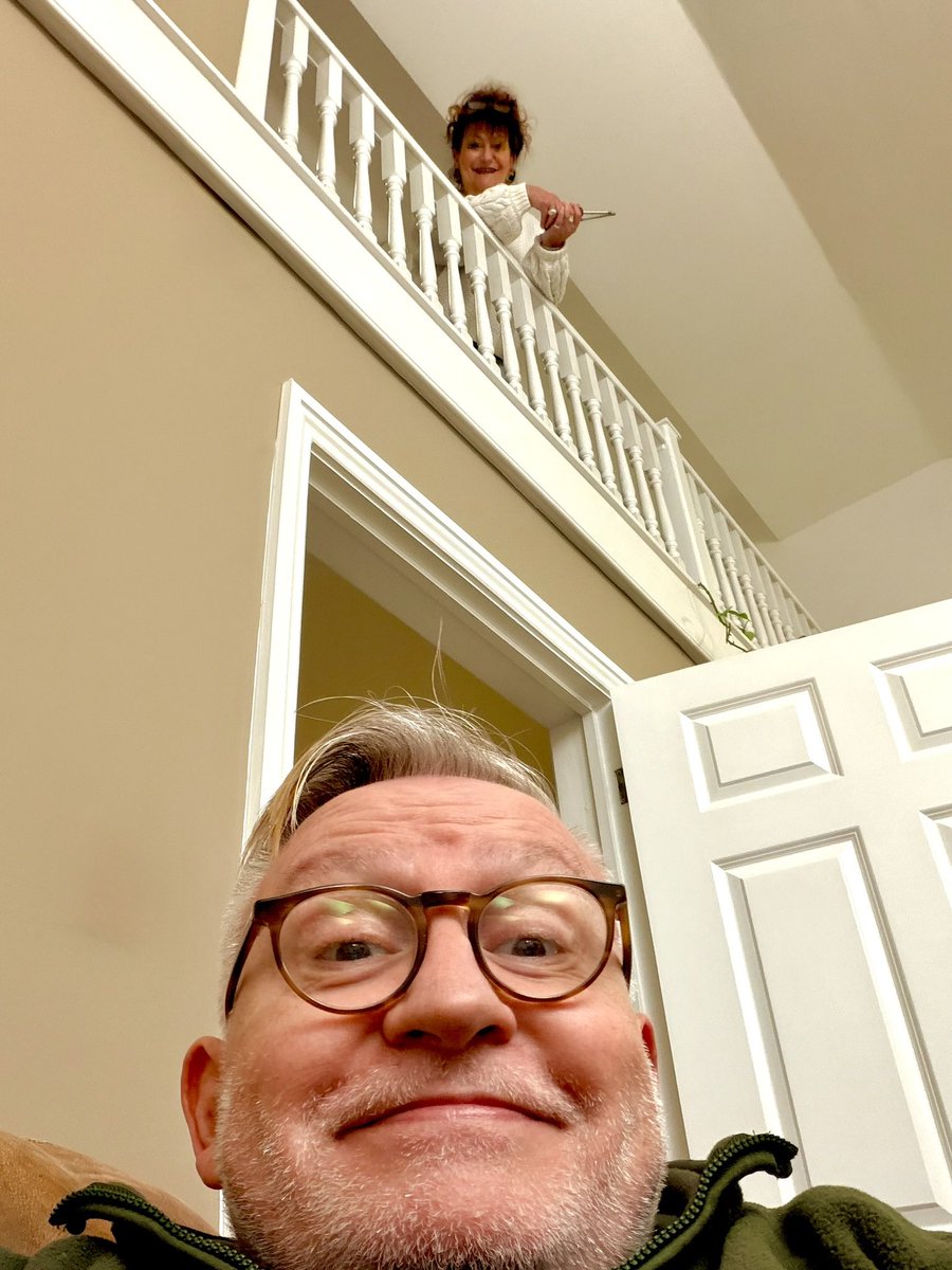 Whoop brand new Gogglebox tonight. Channel 4 at 9pm then All4 when you’re ready. Hope you can stay warm this weekend. ❄️💙