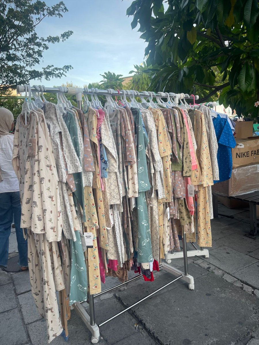 a_humaisha's tweet photo. Konme hafthaakuves Manhattan thiree courtyard mi dhenee ehbayakah, form laigen dhuvahakuves libey gotheh nuvey, Mee kihineiy vaa kameh tho ? @hdcmaldives https://t.co/XsMTaDQg8o