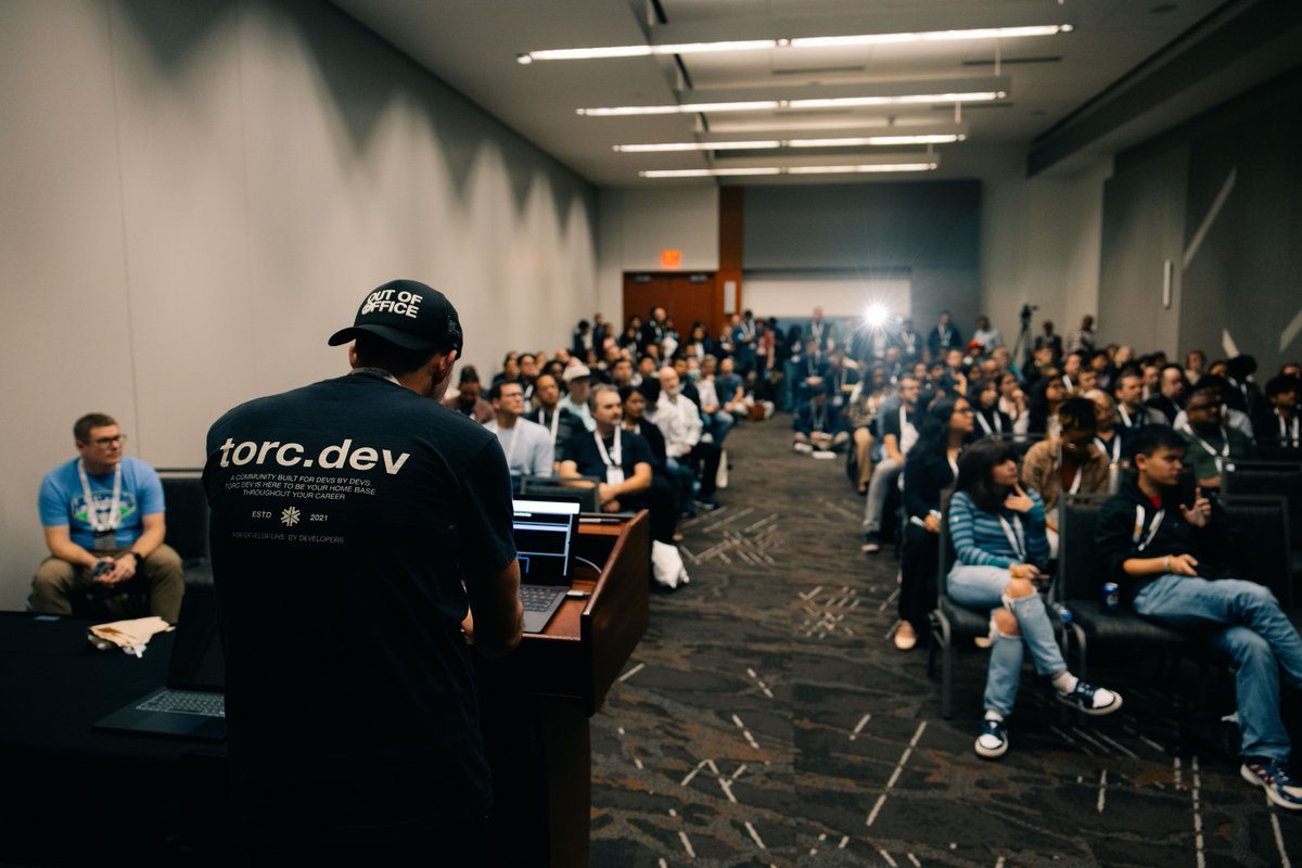 torcdotdev's tweet image. 2 weeks until Torc Ambassadors program applications close (Dec 5)

📍 Premium swag &amp;amp; VIP access
📍 100K+ community reach
📍 Real influence in AI &amp;amp; tech

Time to decide: torc.dev/community
