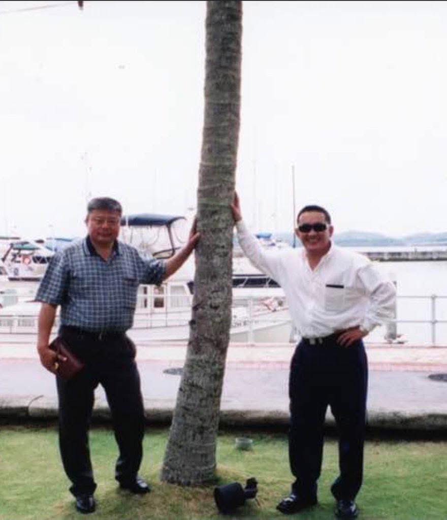 Баабар:
Жэнко 90 оны Ардчилсан хувьсгалаас урваагүй. Тэр үед тэр тэнд байгаагүй. 2004 онд Эрэл компаниас орж ирснийг Элбэгдорж АН руу уруу татсан. Тэрнээс өмнө Энэбиш даргын командид Гарамжавын хамт байдаг байсан.

Жэнко, Батзандан, Эрдэнэ, Хиншүү... гээд АН-д өөр газраас гэнэт