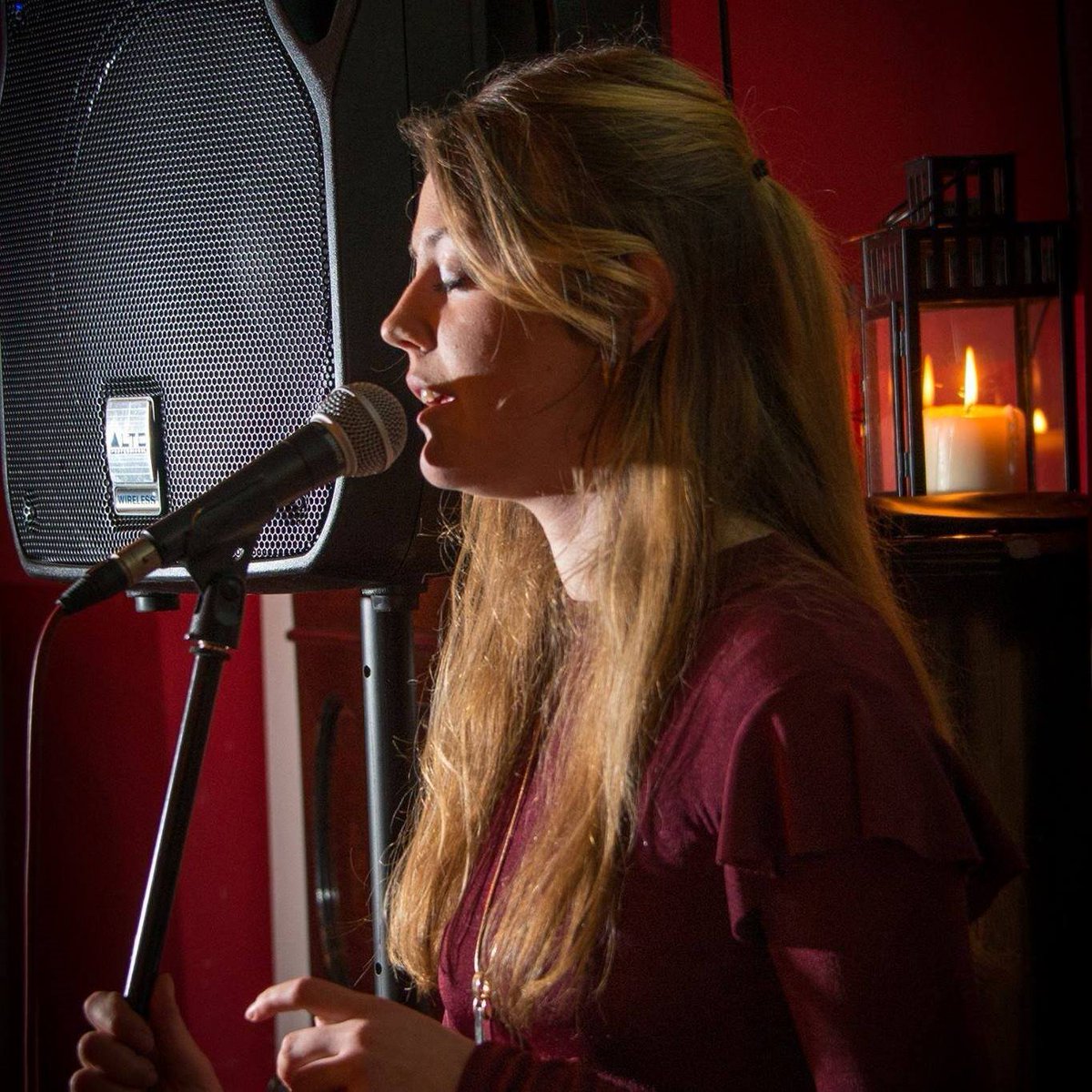 👉 WE HAVE KATIE WILLS PLAYING TONIGHT 21ST NOVEMBER 7:00 PM TILL 10:00PM 🎤 Katie Wills is a Glasgow based solo vocalist, pianist, songwriter and professional musician – Katie combines soulful, but powerful vocials with lush, dynamic piano playing...innonlochlomond.co.uk/event/katie-wi…