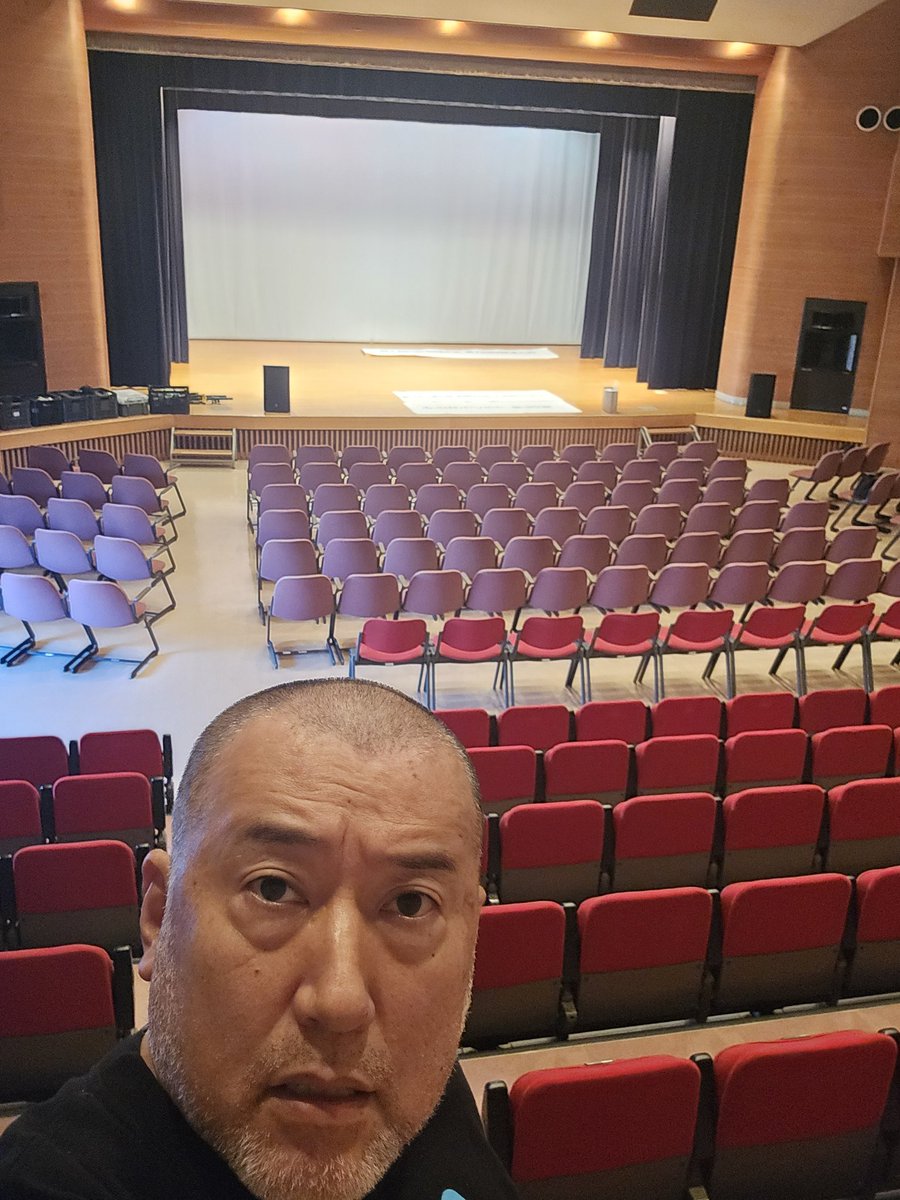 明日22(土)は鶴ヶ島のこんな素敵な会場で きむこものまねショー
入場無料です。お待ちしてます。

11月22日(土)
埼玉県 
西入間地区地域安全・暴力排除推進大会
13:30～  式典
14:30～15:00  リトル清原プロデュースきむこ ものまねライブ

会場: 鶴ヶ島市女性センター
埼玉県鶴ヶ島市脚折１９２２−７