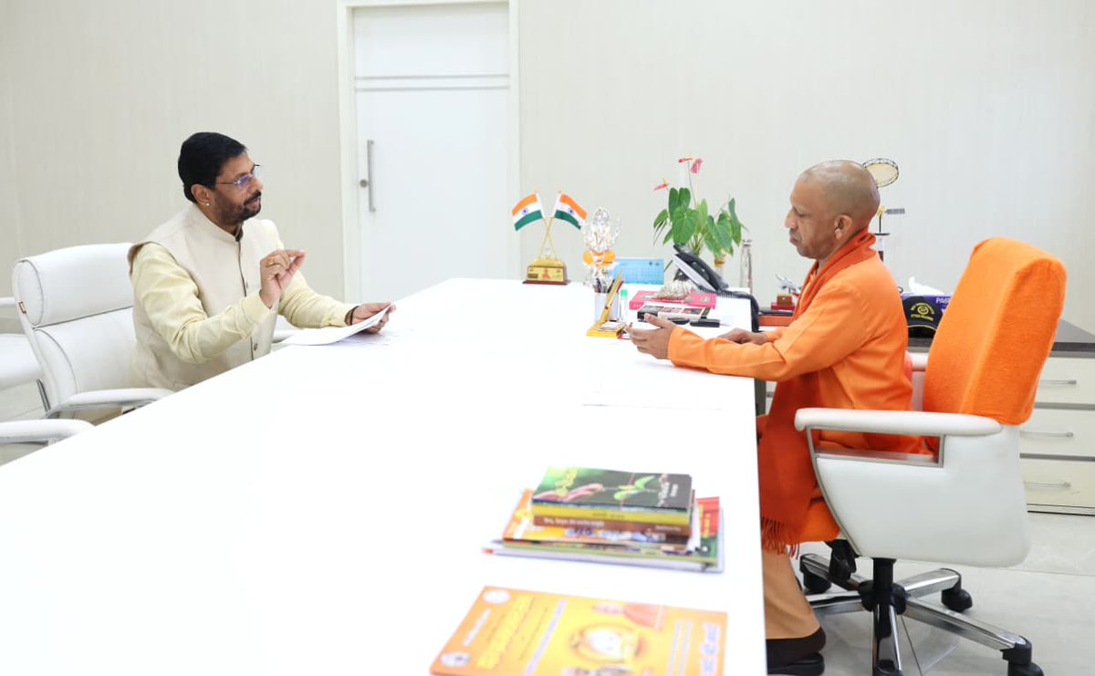 मुख्यमंत्री श्री <a href="/myogiadityanath/">Yogi Adityanath</a> जी महाराज से आज लखनऊ में जनपद मथुरा के मांट विधान सभा क्षेत्र के माननीय विधायक श्री राजेश पाल सिंह उर्फ राजेश चौधरी जी ने शिष्टाचार भेंट की।

<a href="/rajeshchbjp/">Rajesh Chaudhary</a>