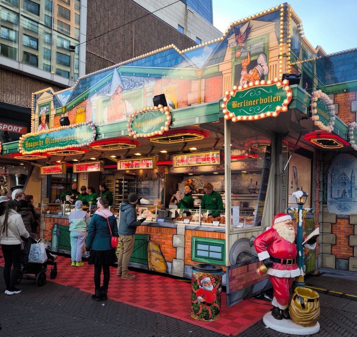 tirexxerit's tweet image. Oliebollen; bu gereksiz tatlıyı niye alıyorum hiç bilmiyorum