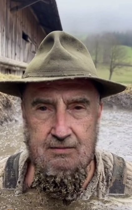 jirilobkowicz1's tweet image. Politika v žumpě. 

Česká politika se propadla do éry, v níž nevládnou argumenty, ale křik, hrubost a bezostyšné exhibování osobních problémů, přičemž nejviditelnějším symbolem tohoto úpadku je Andrej Babiš, který místo politického programu nabízí reality show plnou intimních…