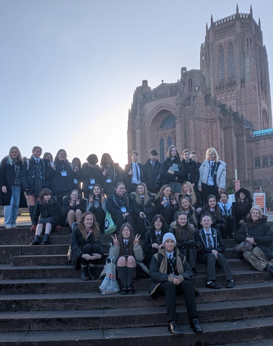 padgateacademy's tweet image. Brilliant trip to Liverpool with our Year 10s! 🚆💫
LIPA Sixth Form welcomed us with a tour and an amazing ‘Seaside’ installation — pirates, puzzles, puppetry and more! 🐙🎭
Proud of our students and grateful to LIPA for hosting. 🙌
#LIPAsixthformcollege #proudtobepadgate