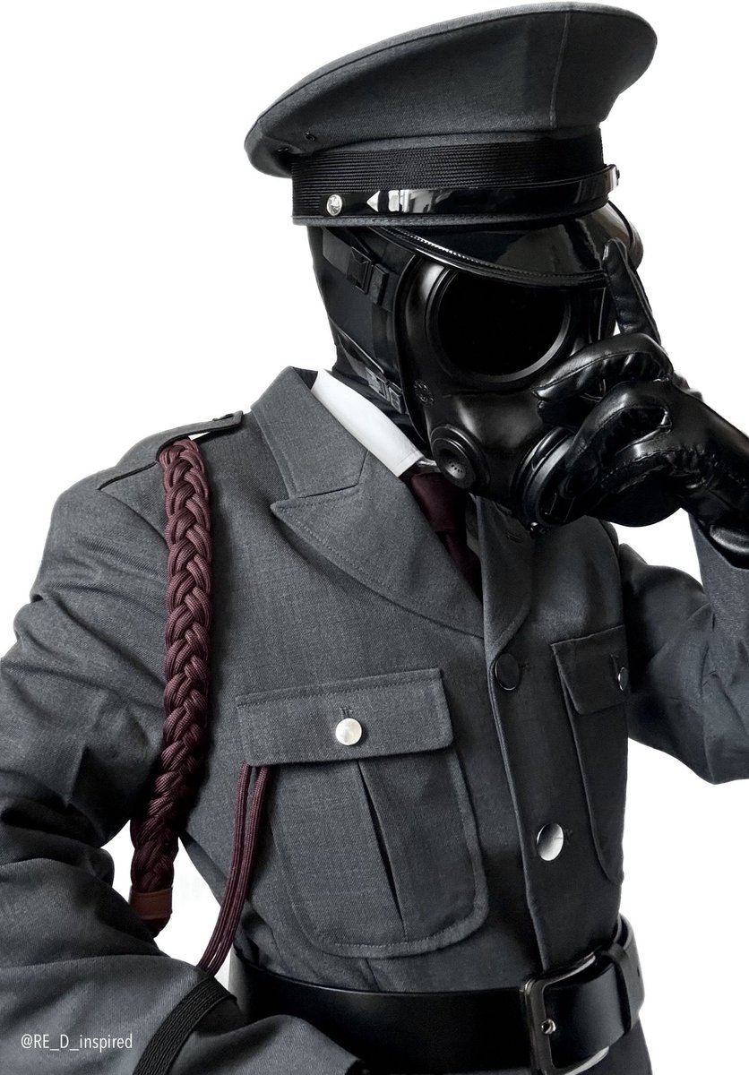 何度も再掲するエスと警備服
私は見飽きないお気に入りの一枚