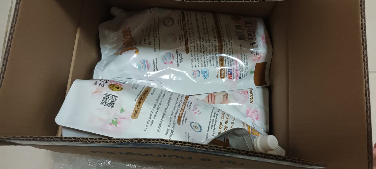 ใช้คู่กันหอมละมุน
น้ำยาปรับใช้กับตัวอื่นไม่ค่อยหอมนะฮะ กลิ่นอ่อน
ปล. tt ลดราคายกลังอยู่