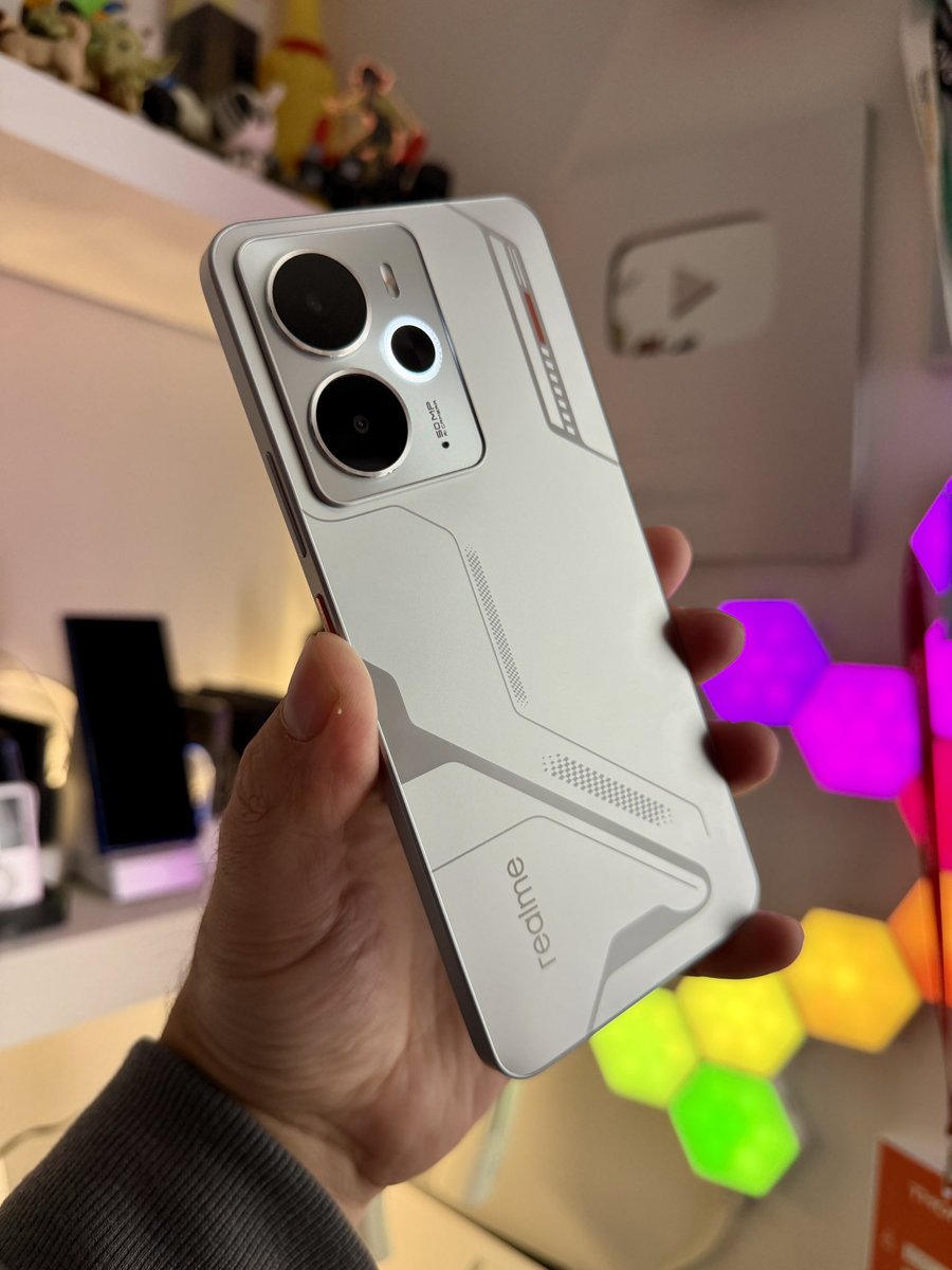 MikyAncona's tweet image. realme 14 5G continua ad aggiornarsi e migliorare giorno dopo giorno.
Ogni update porta più fluidità, più stabilità e un’esperienza d’uso sempre più piacevole.
Realme sta davvero facendo un ottimo lavoro su questo modello… e si vede! 
#mikyancona #mikyanconatech
@realmeItalia