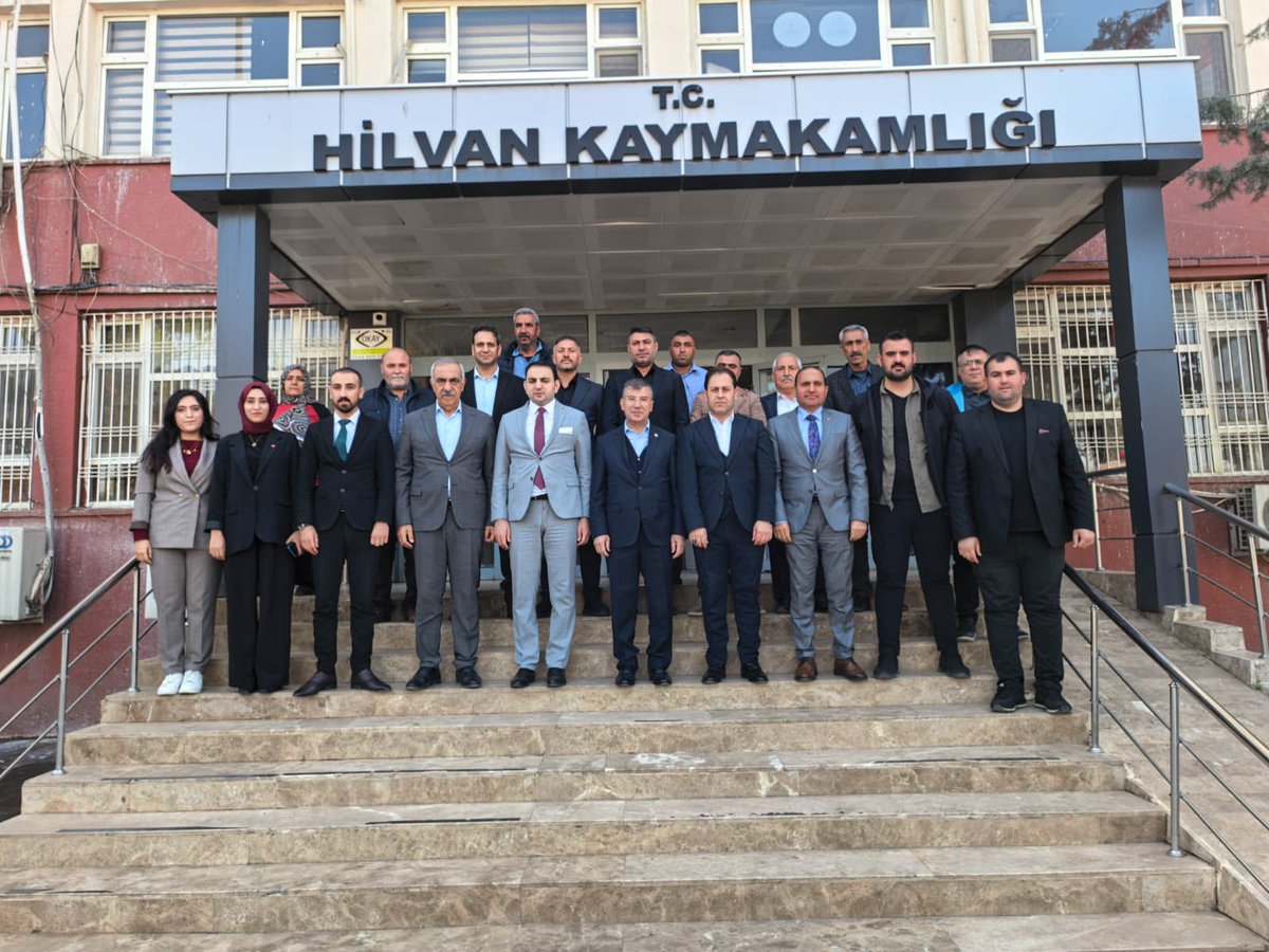 📌 Hilvan Kaymakamımızı Ziyaret

Şanlıurfa Milletvekilimiz ile Birlikte <a href="/malicevheri/">𝐃𝐫. 𝐌𝐞𝐡𝐦𝐞𝐭 𝐀𝐥𝐢 𝐂𝐞𝐯𝐡𝐞𝐫𝐢</a>  İlçe Başkanımız <a href="/SEToprak_/">Selahaddin Eyyüb Toprak 🇹🇷</a> Hilvan Kaymakamımız Sayın <a href="/orhangazikrakas/">Orhan Gazi KARAKAŞ</a>’ı makamında ziyaret ettik.

İlgi ve Alakalarından Dolayı Sn.  Kaymakamımıza teşekkür ederim.

<a href="/RTErdogan/">Recep Tayyip Erdoğan</a> <a href="/abuyukgumus/">Ahmet Büyükgümüş</a>