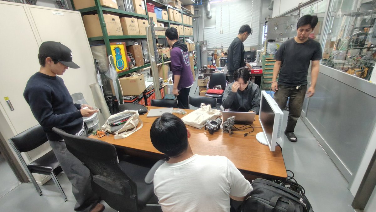 SCL_Ryukyu's tweet image. NF エンジン班の圧縮漏れは 技術職員の協力をもとめポペットバルブのすり合わせを再度確認。バルブ以外からの漏れも可能性が出てきた。パルスジェット 班は2次元燃焼室とテールパイプを接続する ジョイント部を設計。大まかな 形は見えてきたが 詳細な寸法を入れた正確な図面を製作する必要がある