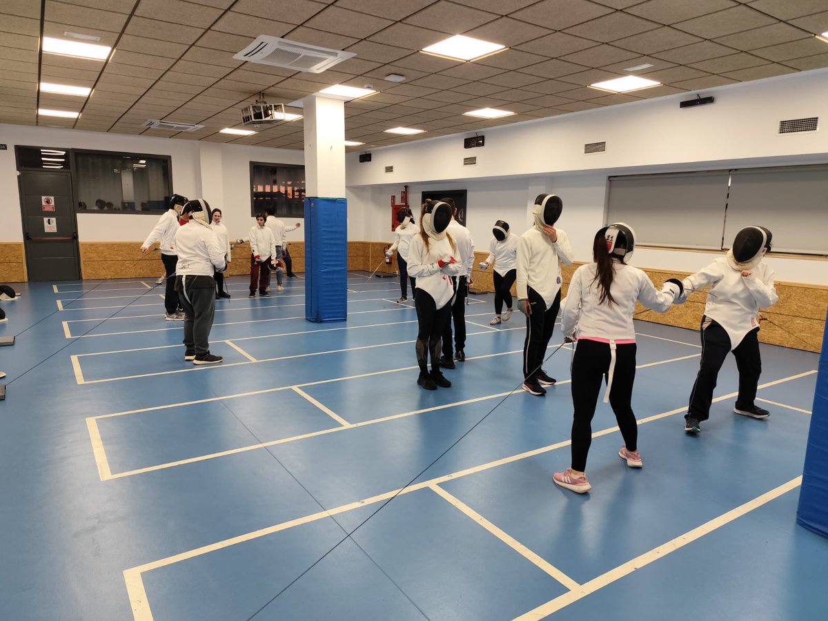 inefmadrid's tweet image. #UPMConecta🤺 Gran acogida con aforo completo en el Taller de #Esgrima celebrado en @inefmadrid durante la Semana de UPM Conecta de @La_UPM 
#somosupm #ccafyd