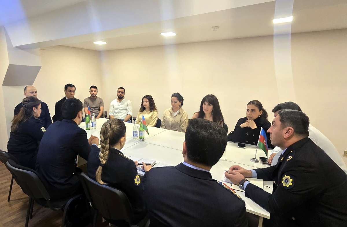 AzGomruk's tweet photo. Xarici ticarət iştirakçıları ilə növbəti görüş keçirilib

Ətraflı: https://t.co/aHVLV0BDuS https://t.co/mkXwRoERom