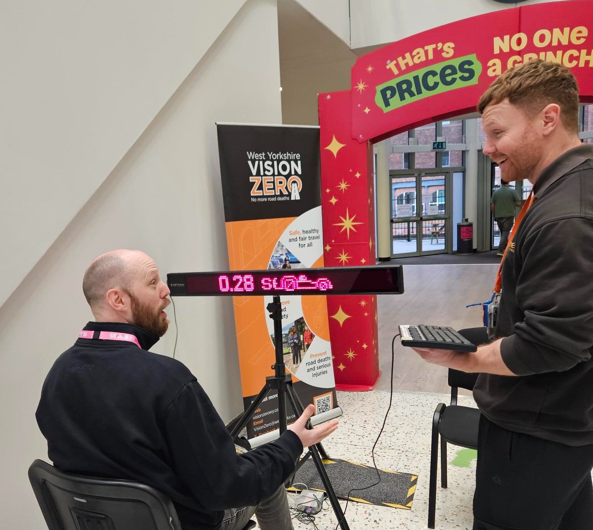 ConnectingLeeds's tweet image. Our team  have been busy this #RoadSafetyWeek raising awareness of the importance of checking your vehicle 🚲 🚗

Can you help us make Leeds roads safer and sign the Vision Zero pledge? Link in our comments ⬇️