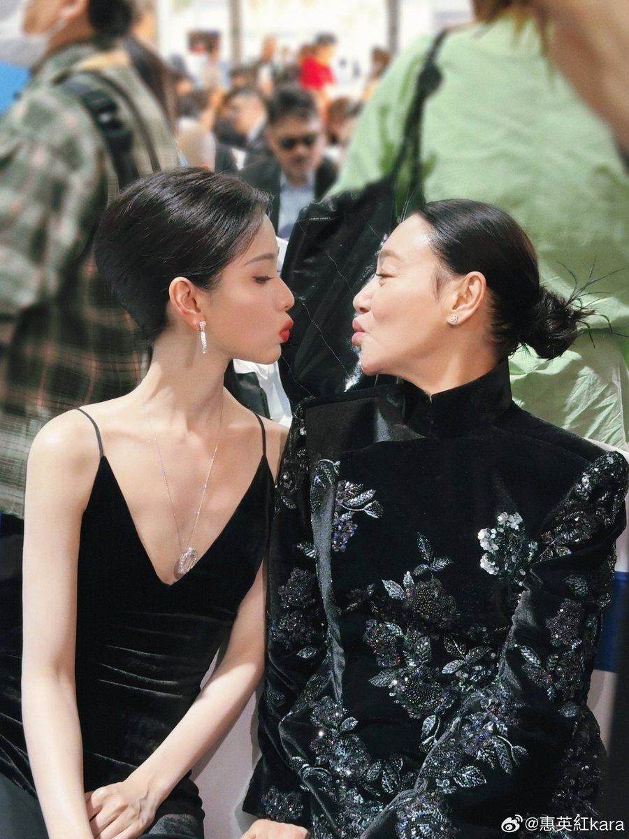 chenduling1018's tweet image. Duling’s love for girl is endless
 #ChenDuling
#karaWai