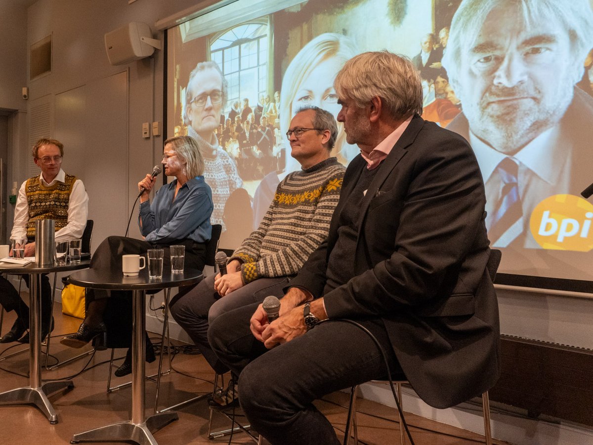 Fullsatt sal da grunnlov og bitcoin møttes på Litteraturhuset