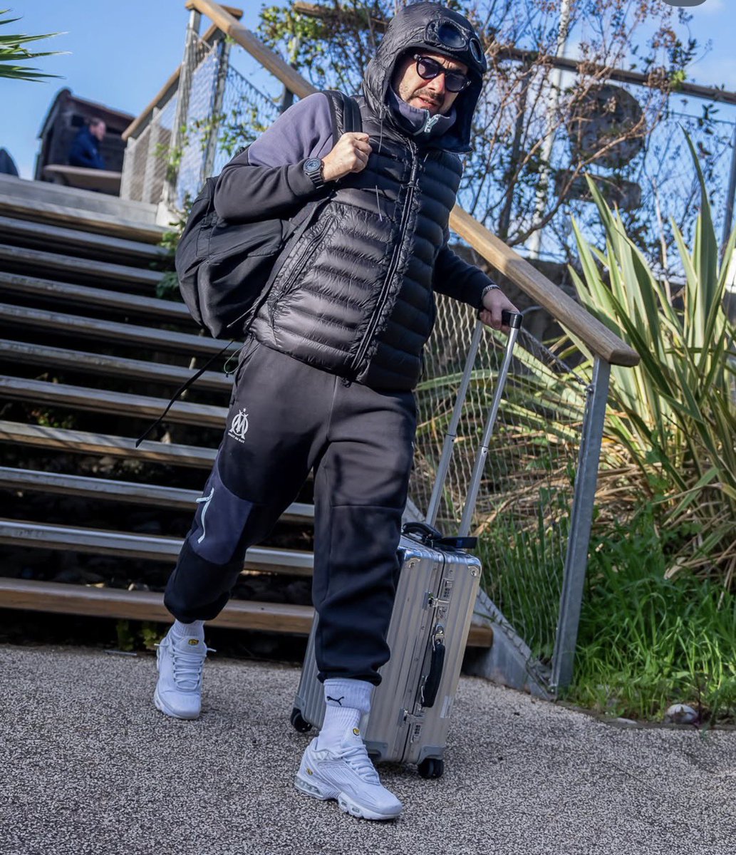 AnthonyAubes's tweet image. Roberto De Zerbi, en déplacement sous TN &amp;amp; CP Company.

#TeamOM #OM