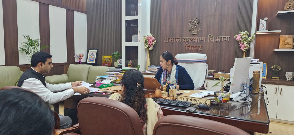 DoSWBihar's tweet photo. अंतरराष्ट्रीय दिव्यांगजन दिवस, 2025 के आयोजन की तैयारी को लेकर बैठक की गई।
@BandanaPreyashi
#InternationalDayOfPersonsWithDisabilities #DivyangjanDay2025 #SamajKalyanBihar #CelebratingAbilities #EqualOpportunities #InclusionMatters https://t.co/XeNIxD9gIt