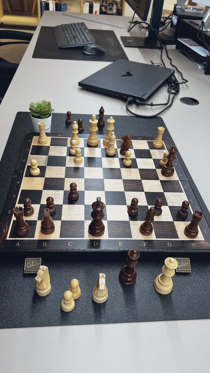 selfhosted_ai's tweet image. White to move. 
Lose Q or mate in 1. 
Opp saves Q.
#chess