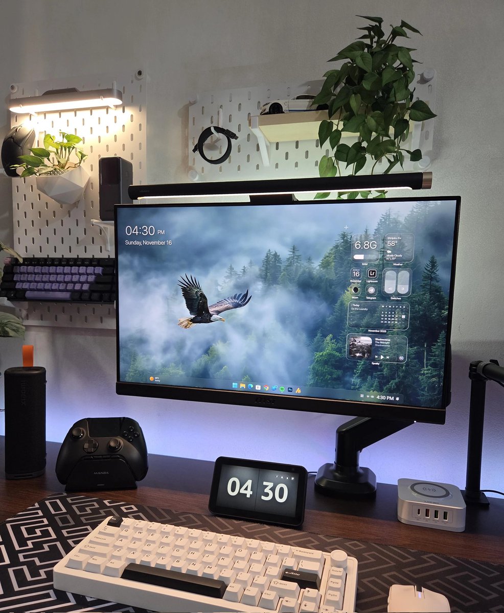 krishdotdev's tweet image. Windows users what&apos;s stopping you from making your desktop look this clean ?