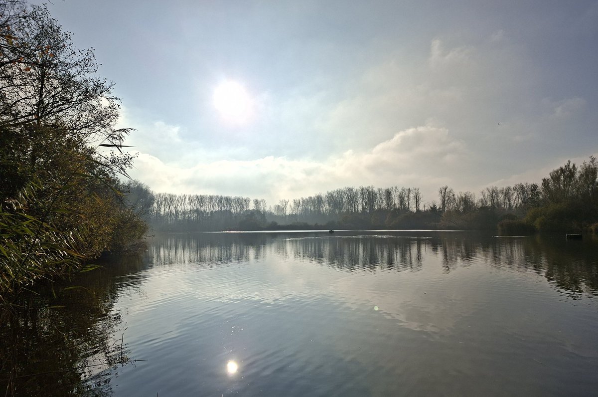 #vrtweer #weerfoto #nwbnlx <a href="/DoediesZot/">Jacotte 🇧🇪🏳️‍🌈</a> <a href="/sabinehagedoren/">Sabine Hagedoren</a> <a href="/meteoBram/">Bram Verbruggen</a> <a href="/HetweerinBelgie/">Meteo Reni - Het weer in België</a> <a href="/MeteovistaBe/">meteovista.be</a> <a href="/weeronline/">Weeronline</a> <a href="/Weerbord/">Weerbord☀️☔️</a> <a href="/BuienradarBE/">BuienradarBE</a> Overmere, 13.34u