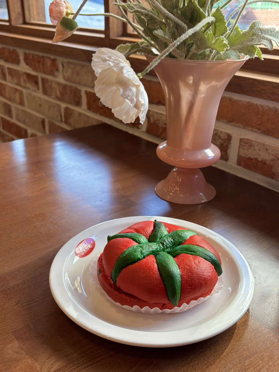 dawn_670's tweet photo. 도마도바질베이글 너무 참을 수 없는 비주얼이라 혼내줄 수 밖에 없었어 https://t.co/CRoAIxDcvo