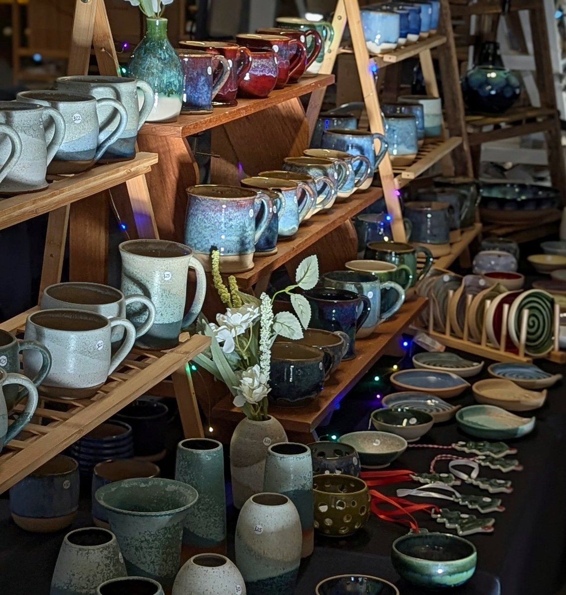 ed_objective's tweet image. tbpottery.co.uk is at Tregenna Resort, St Ives today/Sat/Sun for his first Christmas Fair. All set and raring to go.... he&apos;d love to see you if you&apos;re in the area @johncosgrove405 @crowmogh @SwailesRuth RPs🙏 #Cornwall #pottery #Christmas #craftfair #ceramics #handmade