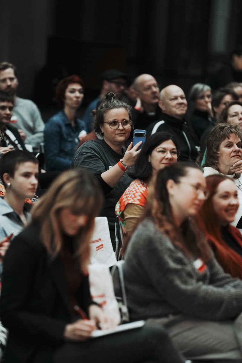 Im Kanzleramt sind vor allem Lobbyisten für Gas, Autos und Finanzen zu Gast. 

Da wir unsere Gesellschaft lieber stärken als zerstören wollen, luden wir gestern zum Kita-Gipfel ein. Die Ergebnisse werden wir im Bundestag hörbar machen!

Von der Bundesregierung kam leider keiner.