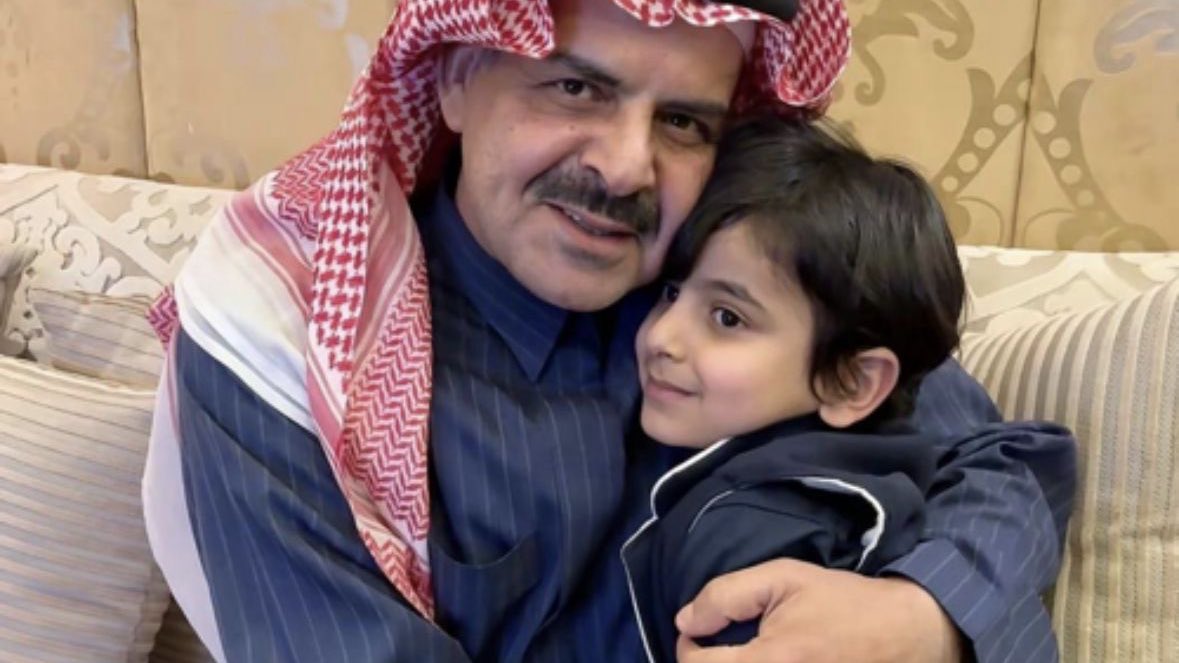 8iucs's tweet photo. ولو اتوب من الذنوب اللي جنت الايام ضدي
ماقدرت اتوب عن ذنبٍ يعن القلب صوبه 

كيف اتوبك ياجمل ذنوبي واوقف عند حدي
وانت ذنبٍ لا غفره الله ولا لي عنه توبه . https://t.co/m9KEfhiHZ1