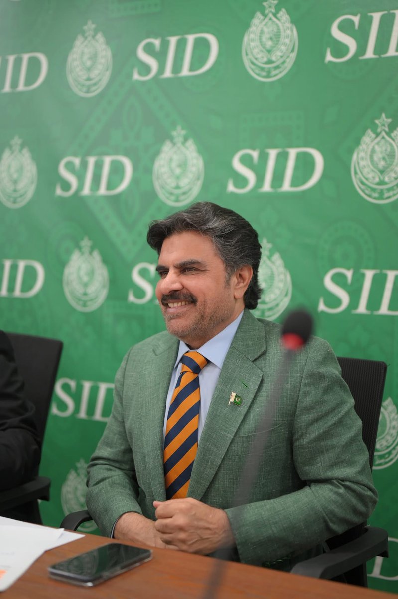 adilsolangi786's tweet image. Such an inspiring message from the pure-hearted Murshid Sain @SyedNasirHShah Truly uplifting. ❤️🙏🏻

 ہماری لاکھ اختلافات ہونگے آپس مے مگر
   
عوام کی خدمت مے ہم ساتھ ہے  

 آئے عوام کی خدمت کرے     

#SyedNasirHussainShah