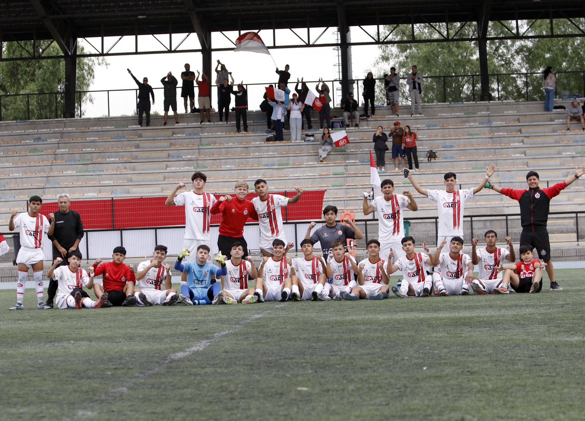 ¡LA SUB 16 A LA FINAL! 🔜⚽️

📍 Semifinal Regional
🆚 U. Concepción

👉 Sub 16: triunfo 3-1

⚽ Vicente Cataldo
⚽ Gaspar De la Hoz
⚽ Ignacio Mesías

¡Seguimos soñando en grande, albirrojos! ⚪️🔴

#UNÍDOS