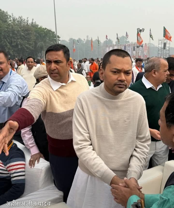 nidhiambedkar's tweet image. 20 साल से नीतीश कुमार बिहार के मुख्यमंत्री हैं फिर भी बेटा इतना शारीरिक कमजोर है..!

क्या कारण हो सकता है..??🤔