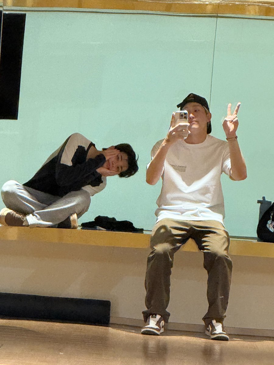 [💬]

연습 끝!!!ㅎㅎ

#진진 #JINJIN