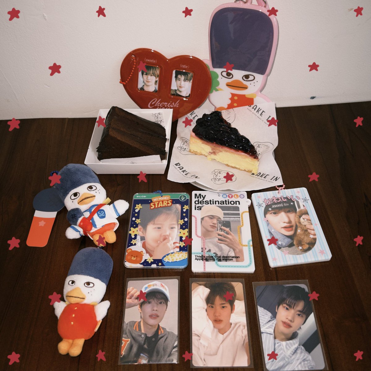 ddoriyoiyo's tweet image. red brushstrokes for sohee’s day🍒🎀✨