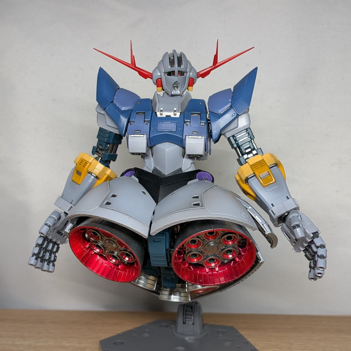 次はパチ組で放置していたジオングを塗装していきます✨ 指の塗り分け