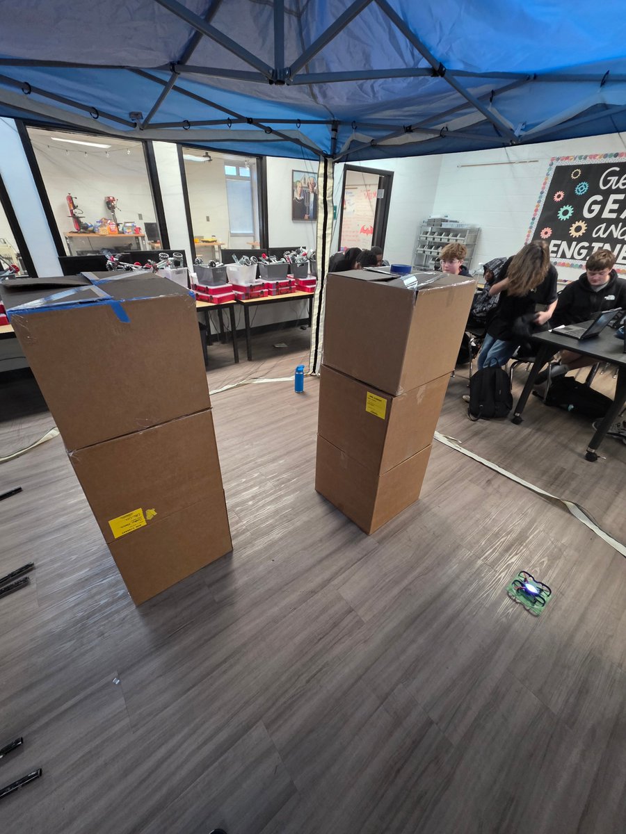 JimmyCCate's tweet image. Drones + coding = real-world learning! 
Ms. Calvin’s students at Westview Middle used drones from @Robolinkinc to deliver packages without hitting buildings, gaining teamwork, critical thinking, and problem-solving skills. Ready for careers that take off! #EdTech#BCSDInnovates