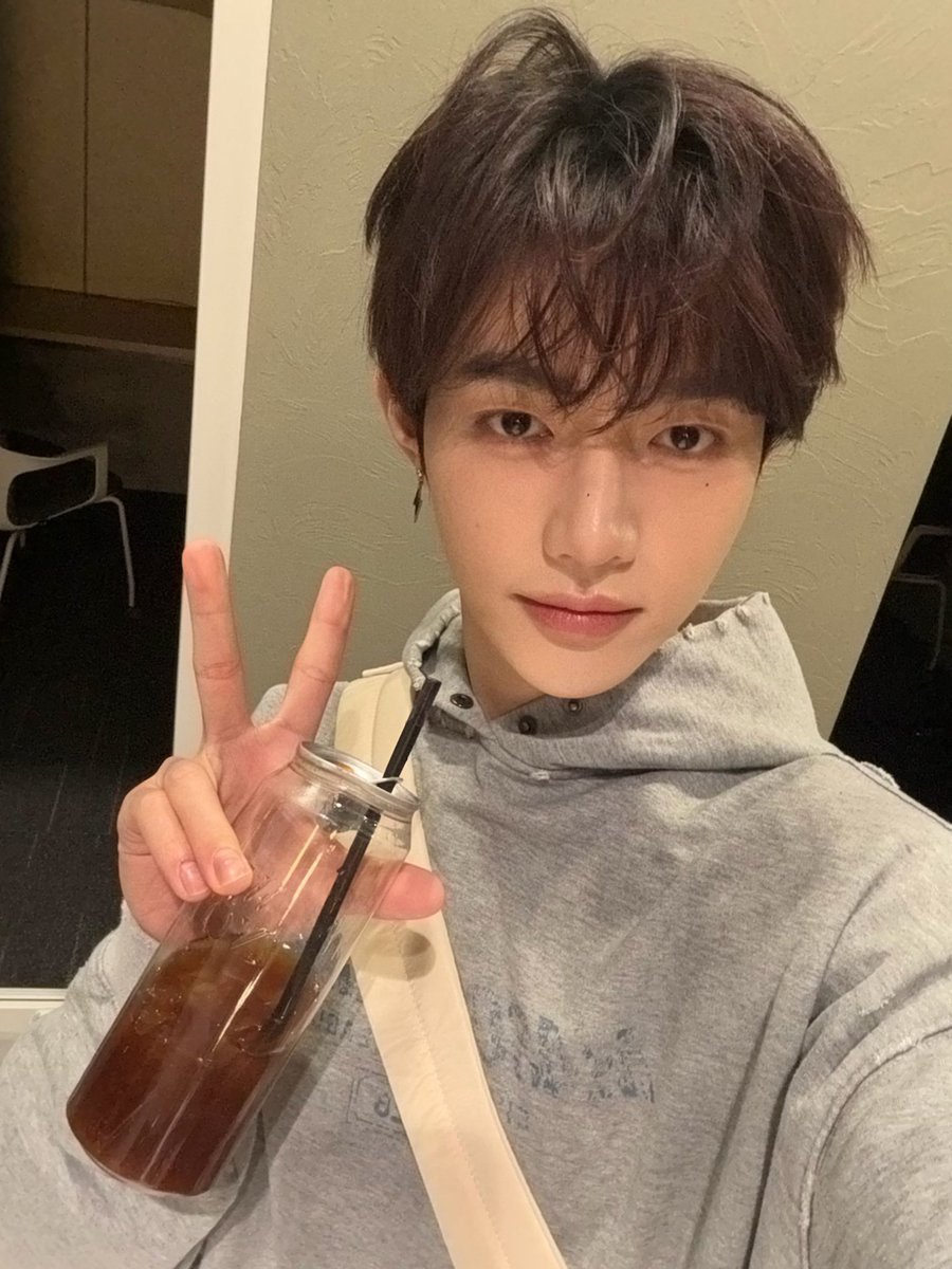 mywoonghao's tweet image. 3 zhang hao selcas on my bday? my bby😭