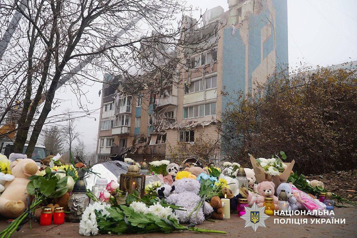 I AM FUCKING HEARTBROKEN 💔

31 Ukrainians murdered in their sleep, a further 94 injured, including 18 children, with another 6 killed on impact.

This was a 🇷🇺 RUSSIAN missile, precisely guided to hit these two 🇺🇦 residential tower blocks.

🕯 Ternopil 💔