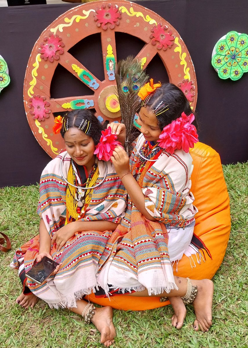 Tribal artists at the Odisha Parab 2025 in Blore. <a href="/ficci_india/">FICCI</a>