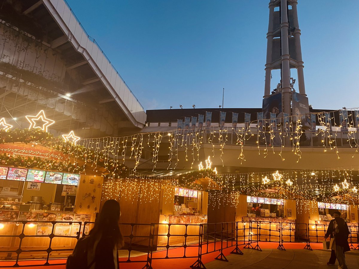 自分は仕事で行けないけど
なんか #ファンフェス って文化祭みたいだな🤔
色々な所で出し物がある
この選手は、何日目のこのブースに出る！
とかパンフレットをチェックしながら、いろいろ見てみて回る
うん、文化祭だ❗️

ただ行く人は心しておくと良い
飲食は死ぬ程あるぞ❗️
#baystars #ハマスタ