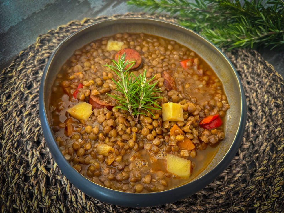 My favorite winter foods in Spain! From hearty family stews to comforting soups, these traditional dishes are must-tries if you’re visiting during the colder months. #spanishfood Read: atlifestylecrossroads.com/winter-foods-i…