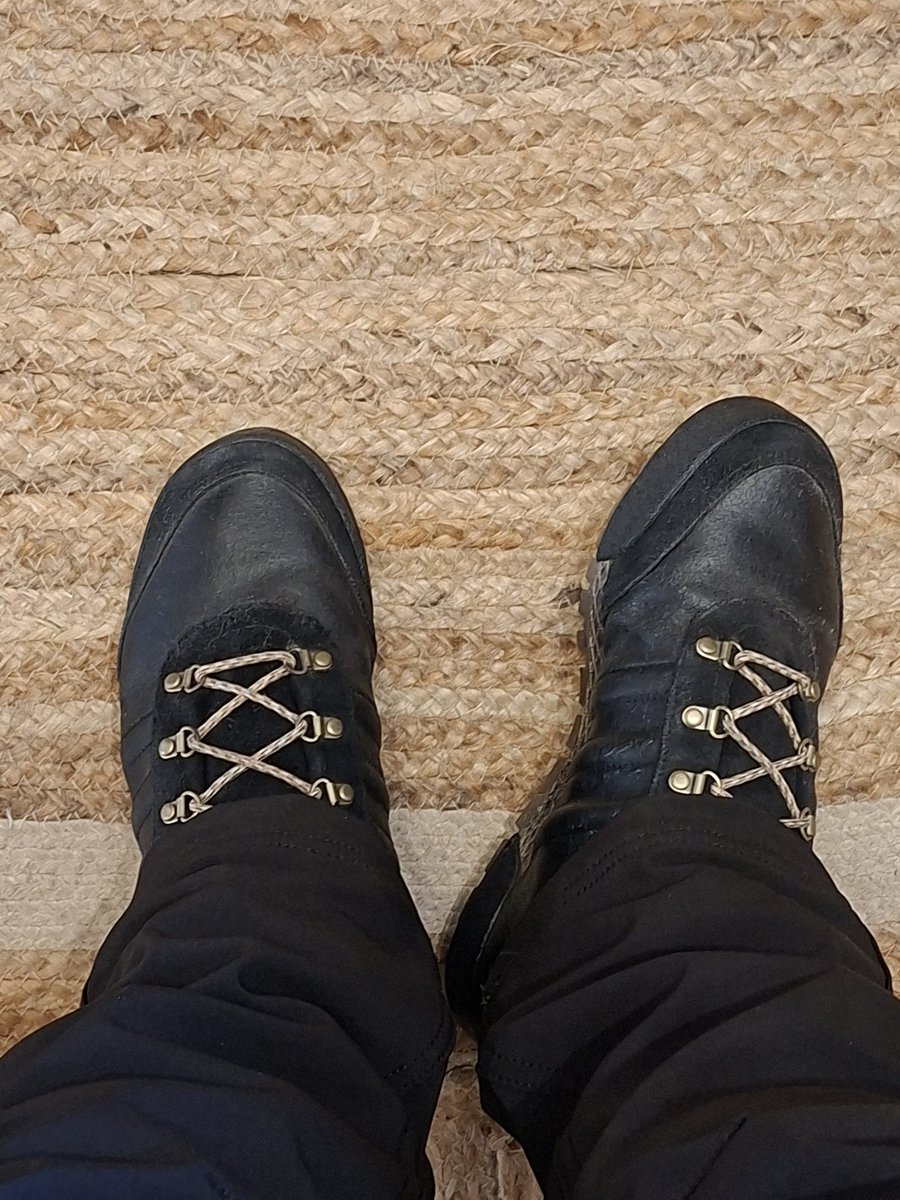 #Adidas #blauvelt for mooching 🚶‍♂️ with my mutt #barnaby  🐕🐾 🍂🌤🍁❄️😉✌🏻