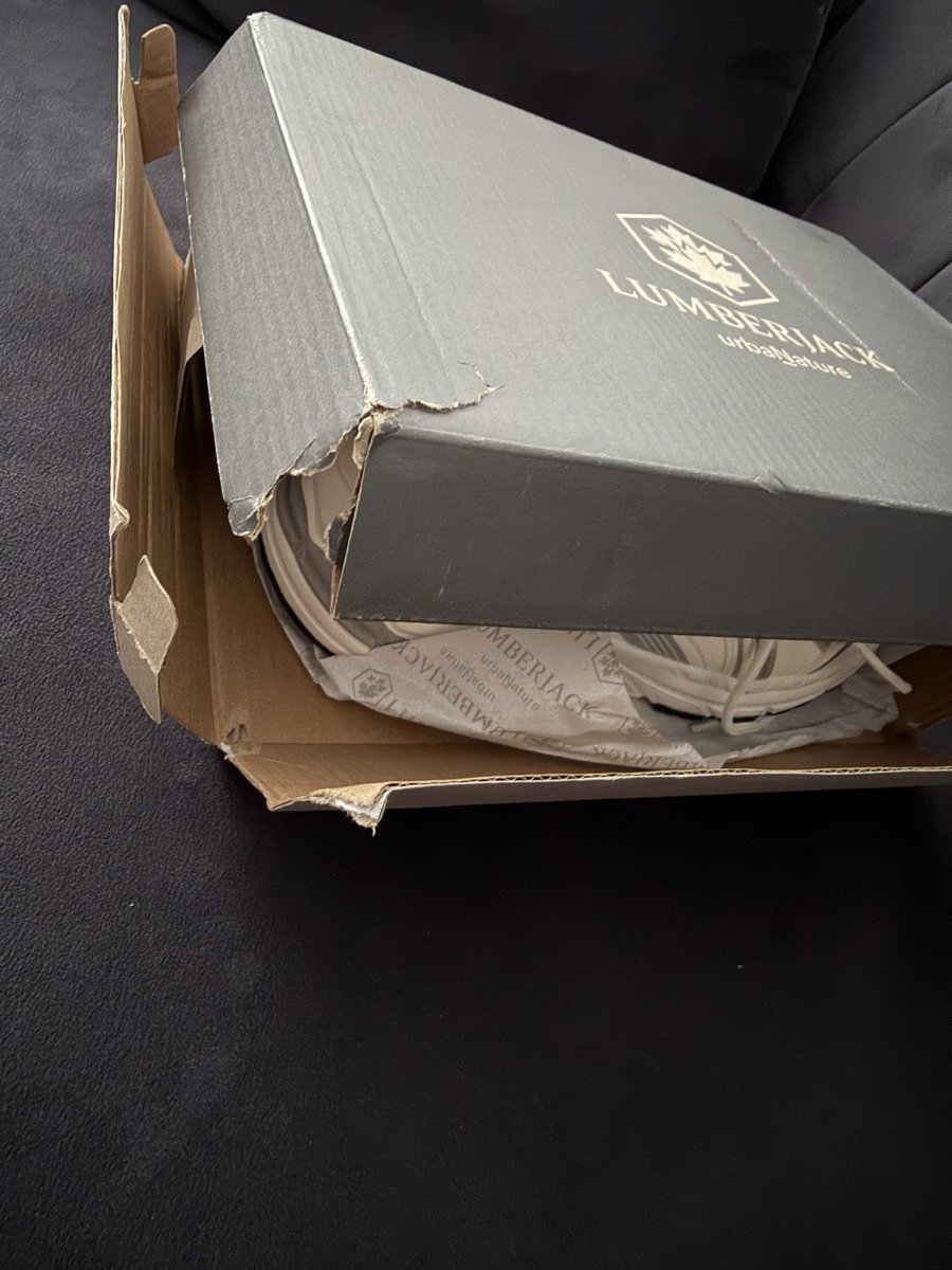 Kasım indirimleri dolayısıyla rahatlığından şüphe etmediğim #lumberjack marka spor ayakkabımın nasıl muazzam nasıl özenli paket edildiğini paylaşmak istedim.2 adet verdiğim siparişin biri görseldeki şekilde geldi. Diğer siparişimi merakla bekliyorum. Teşekkürler <a href="/lumberjackTR/">Lumberjack Türkiye</a> 😒