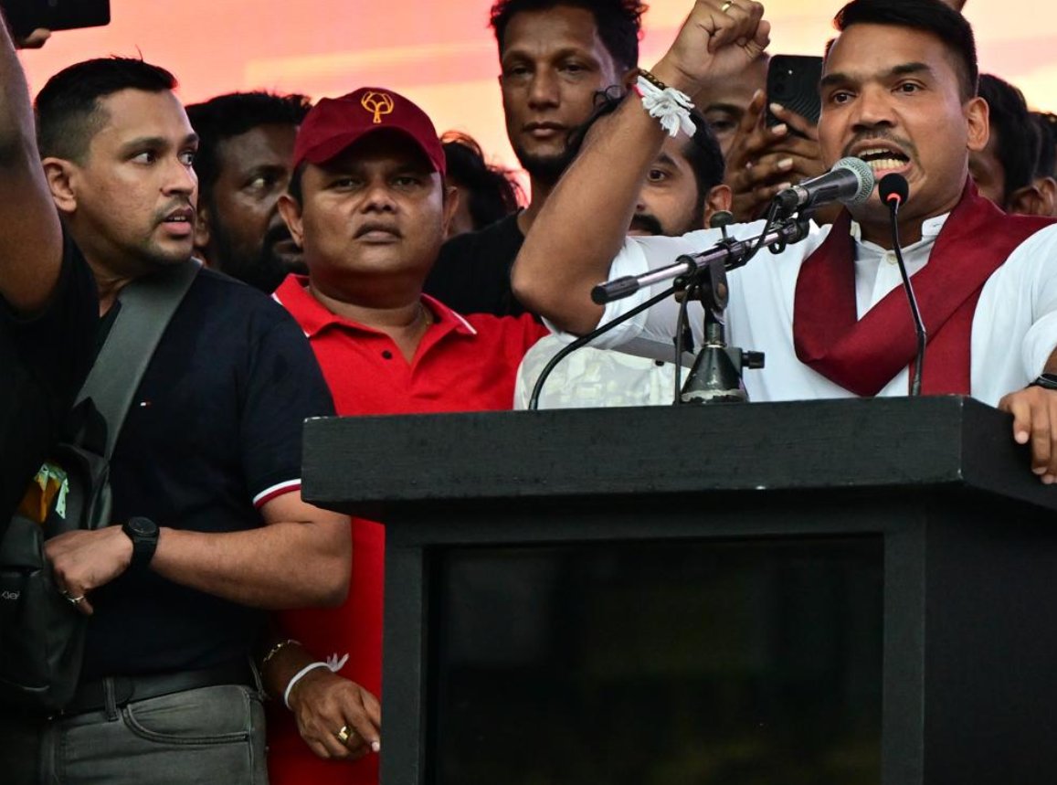 සිවුර tweet media