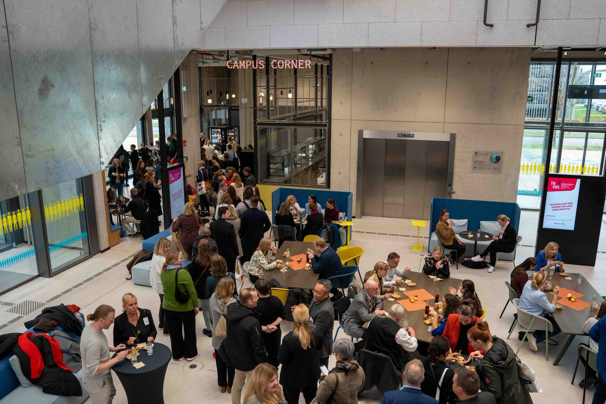 THochschuleOWL's tweet image. Eine Erfolgsgeschichte: 40 Jahre Studiengang Technologie der Kosmetika und Waschmittel an der TH OWL!

Mehr zum Symposium zum 40-jährigen Bestehen erfahren Sie hier: t1p.de/3eoee

#thowl #technologie #kosmetika #waschmittel #studiengang #bachelor #jubiläum