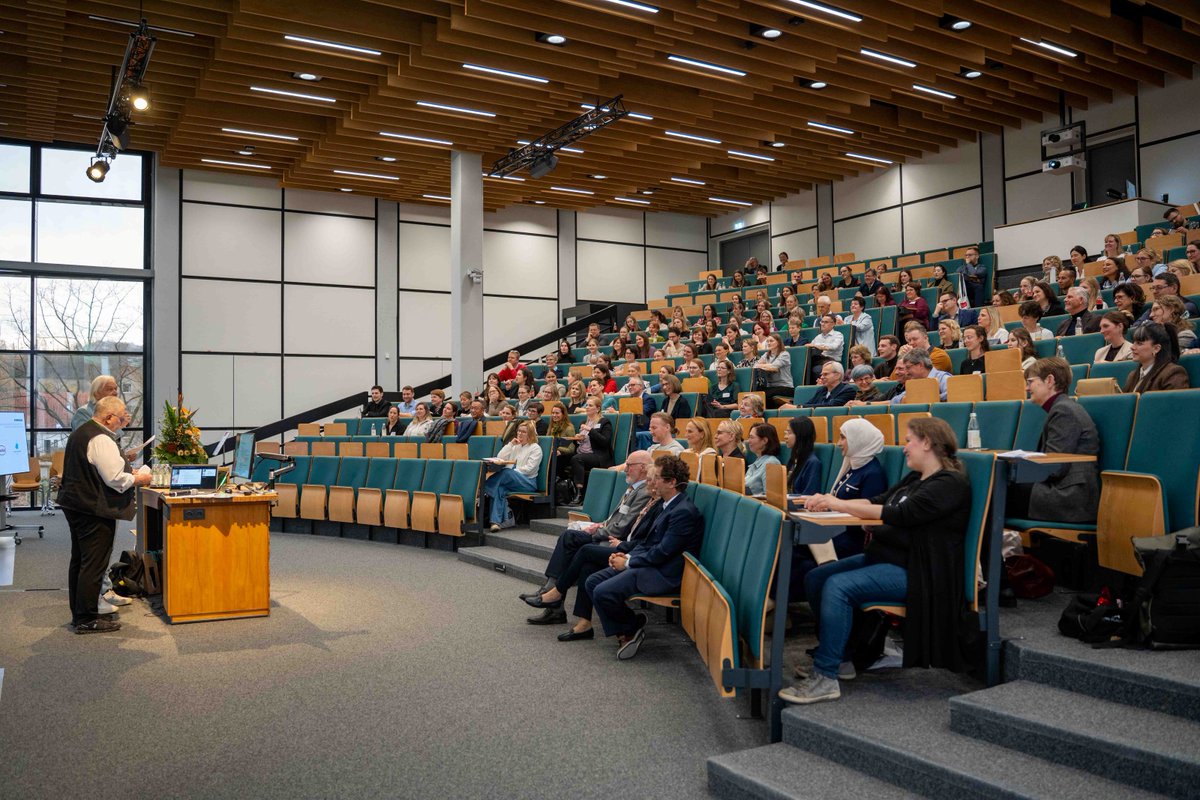 THochschuleOWL's tweet image. Eine Erfolgsgeschichte: 40 Jahre Studiengang Technologie der Kosmetika und Waschmittel an der TH OWL!

Mehr zum Symposium zum 40-jährigen Bestehen erfahren Sie hier: t1p.de/3eoee

#thowl #technologie #kosmetika #waschmittel #studiengang #bachelor #jubiläum