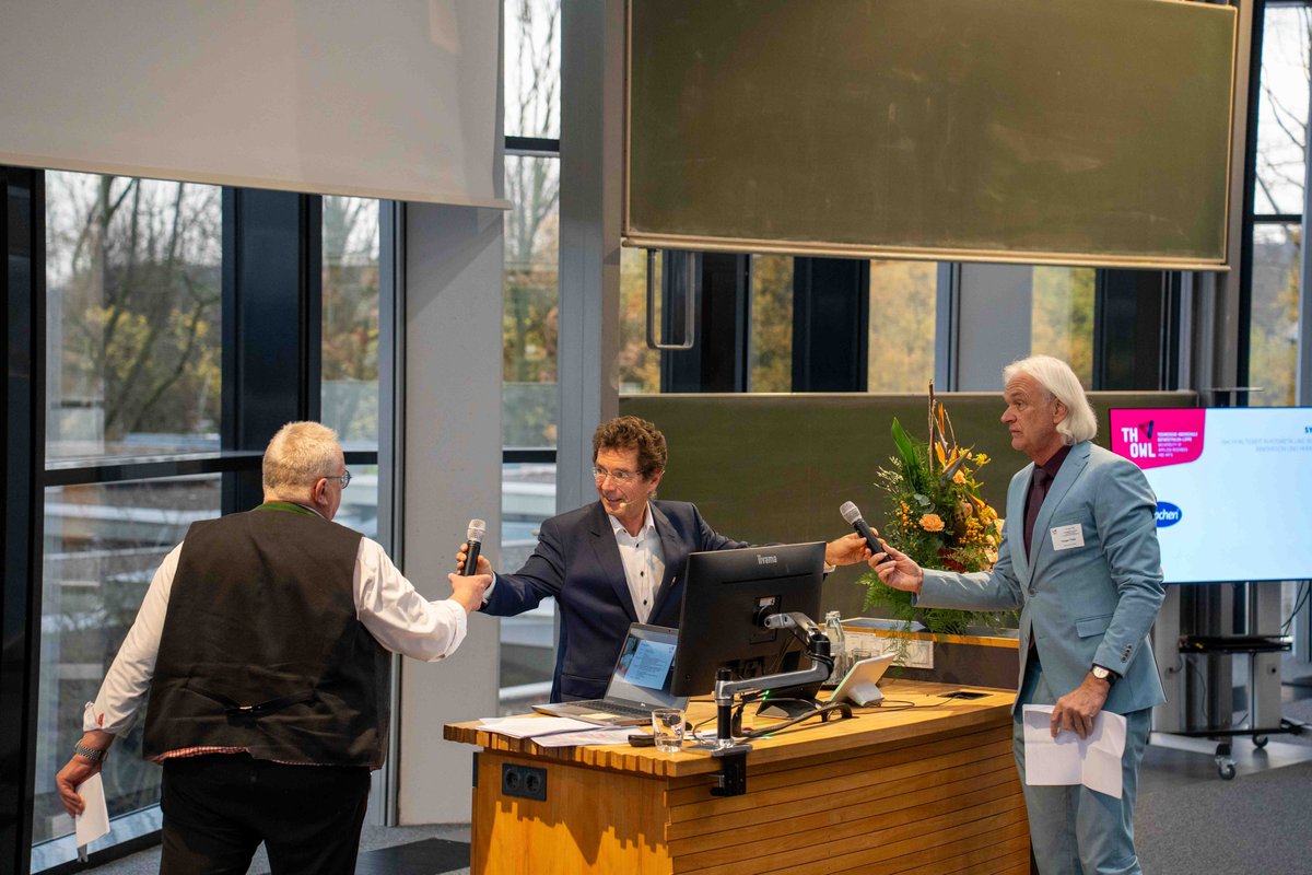 THochschuleOWL's tweet image. Eine Erfolgsgeschichte: 40 Jahre Studiengang Technologie der Kosmetika und Waschmittel an der TH OWL!

Mehr zum Symposium zum 40-jährigen Bestehen erfahren Sie hier: t1p.de/3eoee

#thowl #technologie #kosmetika #waschmittel #studiengang #bachelor #jubiläum