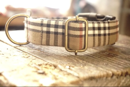 InfoHundsfutter's tweet image. Tenemos #regalos, #accesorios, #souvenirs para los #amantes de los #perros y #gatos. Hecho a #mano y en #ediciones #limitadas o piezas #únicas. Trabajamos con hebillas de liberación de metal y plástico y con hebillas clásicas con ojales y con cierres del mundo de senderismo que…