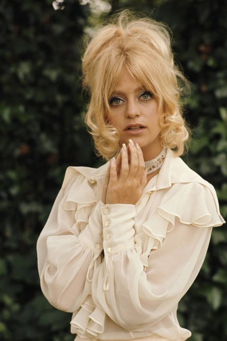 Goldie Jeanne Hawn 
(born November 21, 1945)