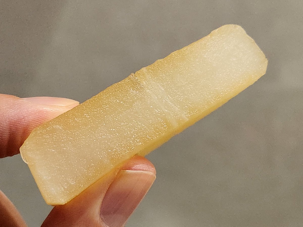 tetsublogorg's tweet image. おでんの大根は...

レンチンしてーー！！
レンチンしてーー！！
レンチンしてーー！！

レンチンしてからおでんにすると味が染み込みやすくなります。

1/2カットの量なら500wで10分レンチンしてからおでんの汁で茹でましょう。

左がレンチンなし、右がレンチンありで15分茹でた後です。

試してみて